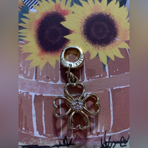 Fossil clover charm - Picture 14 of 15